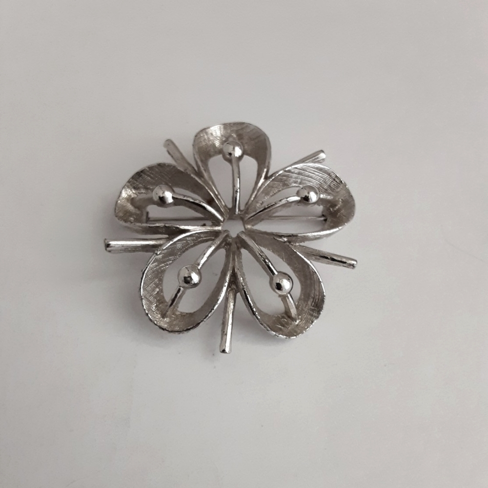 Vintage Silver Tone Flower Brooch 1 1/2" Floral Cottagecore Office Evening Wear